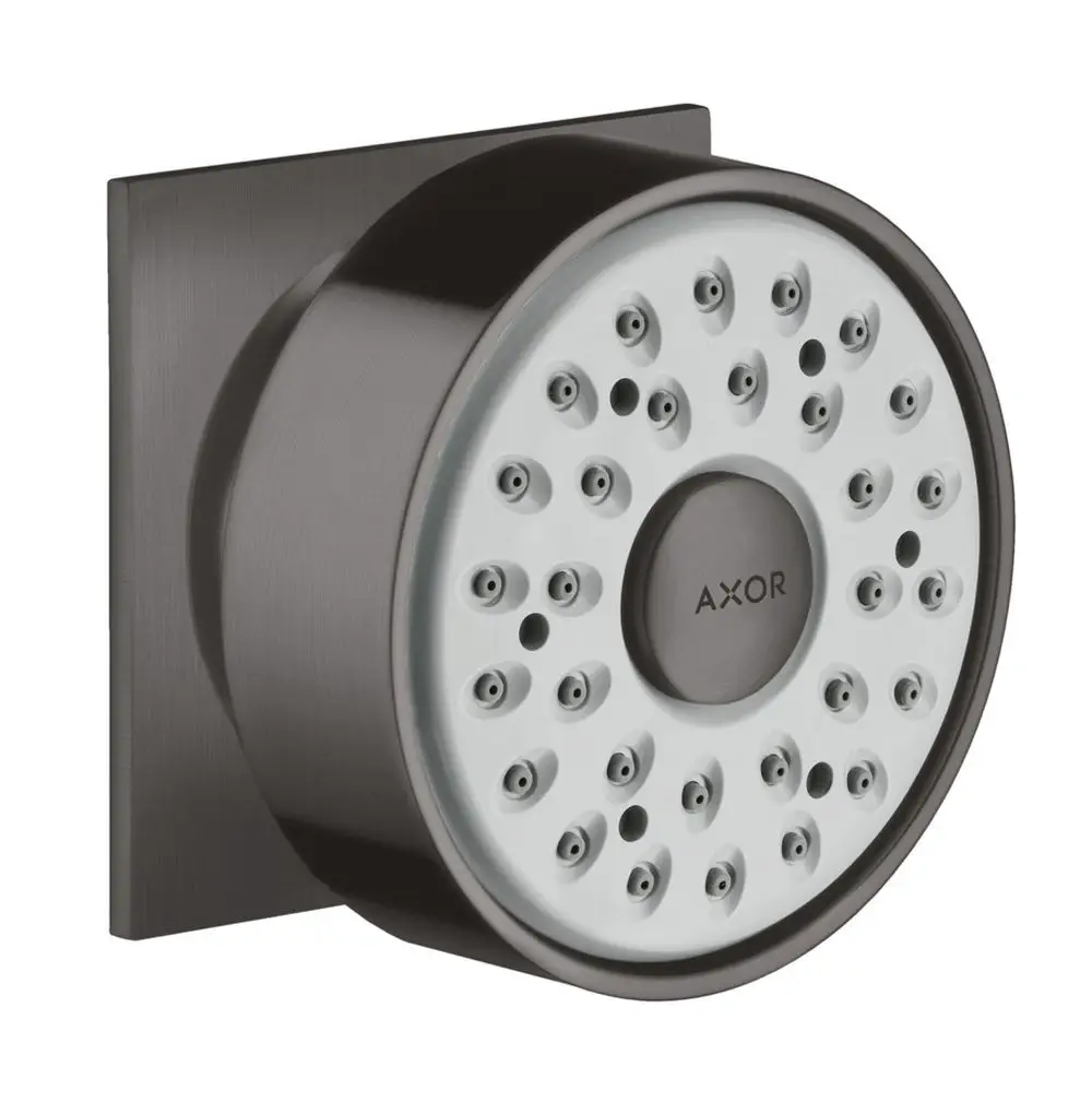 Brausekopf in runder Form, montiert an einer quadratischen Wandplatte. Teil der AXOR Produktlinie von Hansgrohe, in einer matten schwarzen Chrom-Oberfläche.